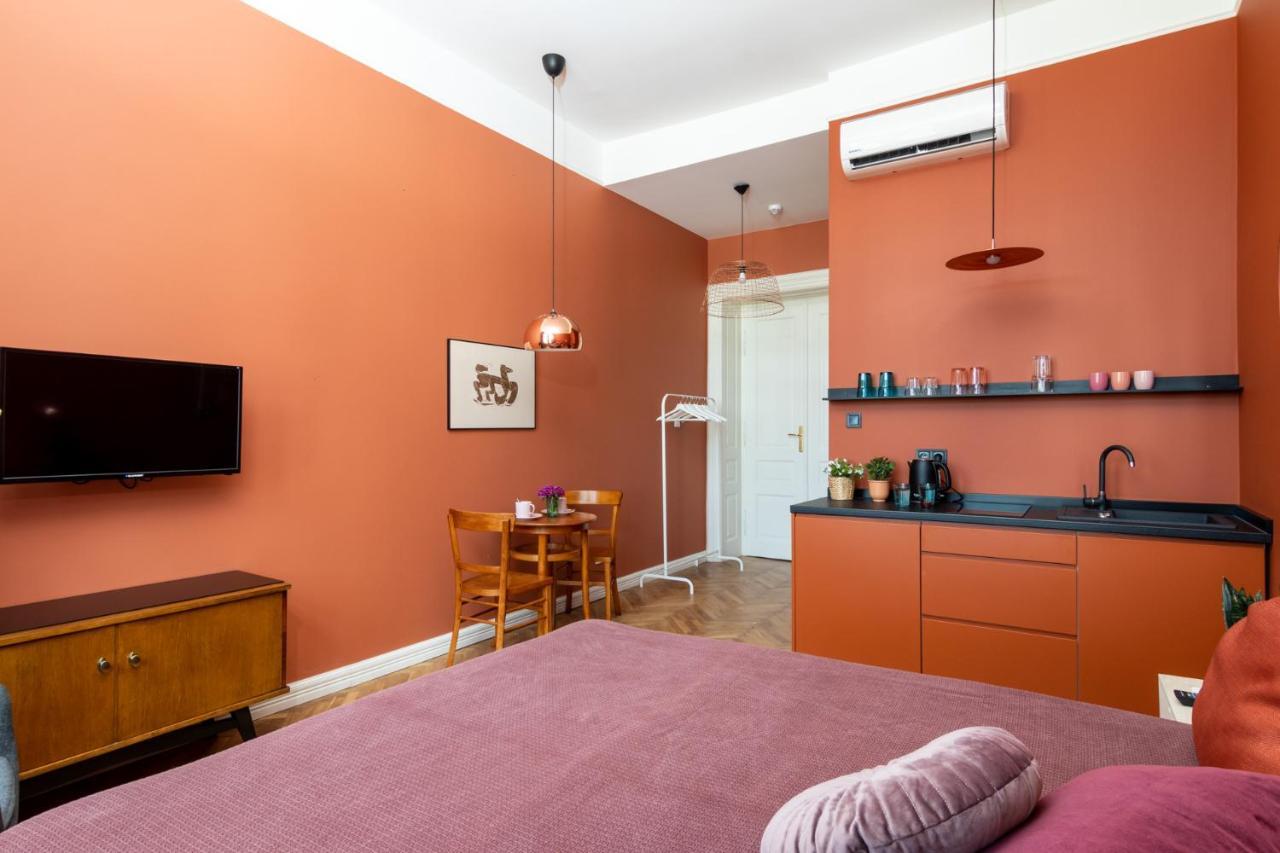 Barbacan Suites - Old Town Apartments - By Upstairs Cracovia Exterior foto