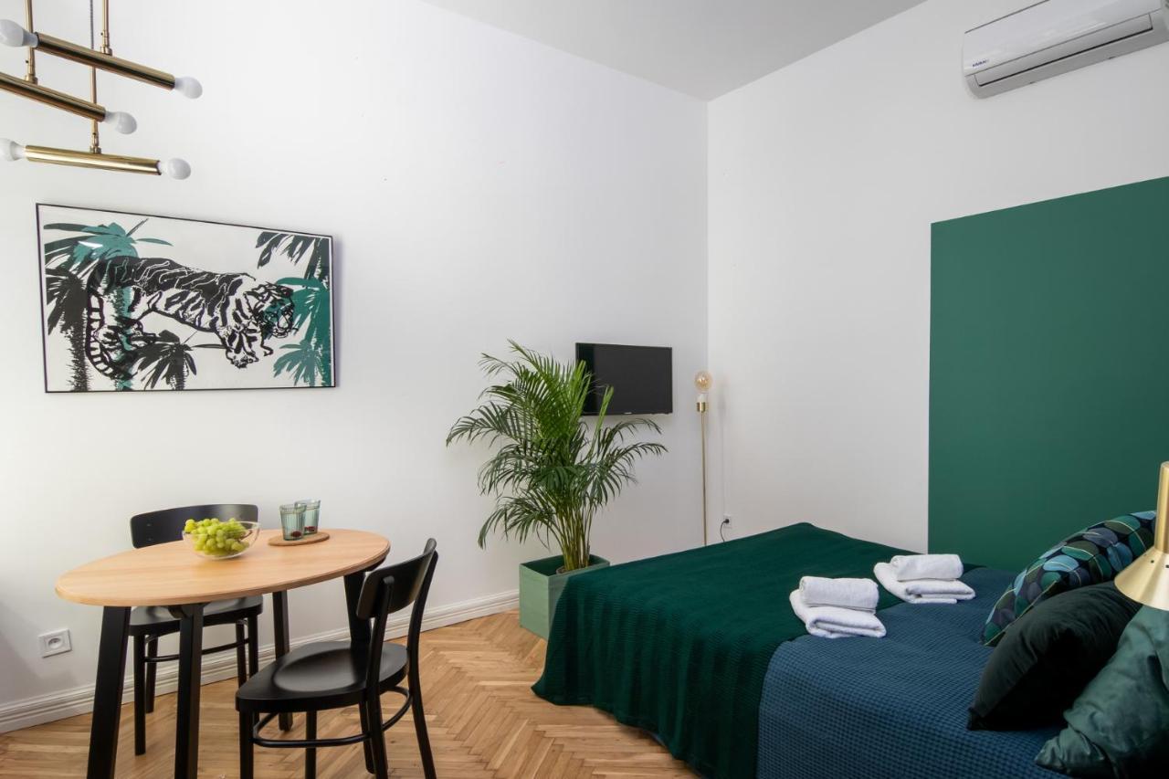 Barbacan Suites - Old Town Apartments - By Upstairs Cracovia Exterior foto