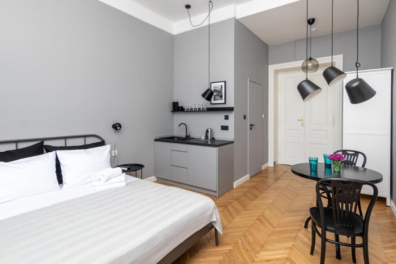 Barbacan Suites - Old Town Apartments - By Upstairs Cracovia Exterior foto