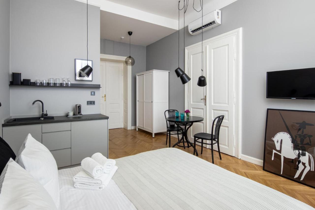 Barbacan Suites - Old Town Apartments - By Upstairs Cracovia Exterior foto